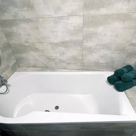 Daire Comfy In Modern 2-bdr Near Downtown *