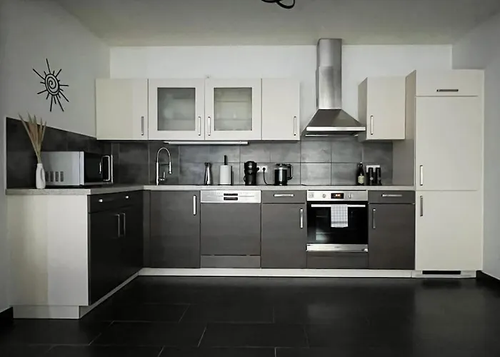 Comfy In Modern 2-bdr Near Downtown *