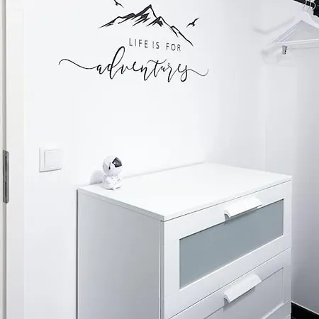Comfy In Modern 2-bdr Near Downtown Apartment