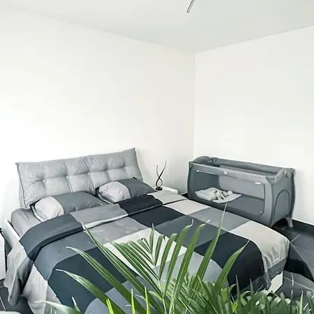 Comfy In Modern 2-bdr Near Downtown *