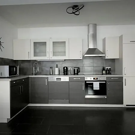 Comfy In Modern 2-bdr Near Downtown Apartment